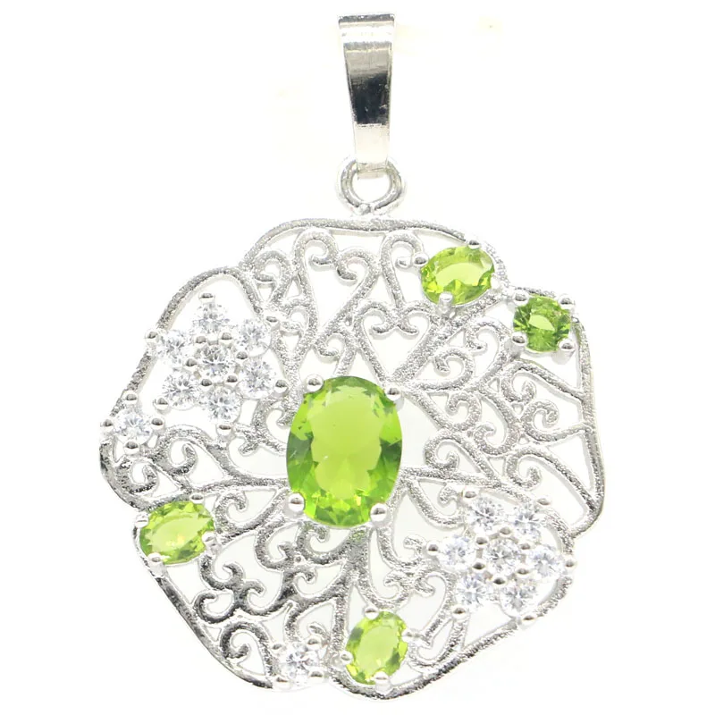 Женский серебряный кулон 37x27 мм романтичный Зеленый Перидот с белым кубическим