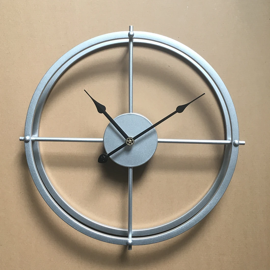 Простые бесшумные железные настенные часы 60 см в стиле ретро для домашнего