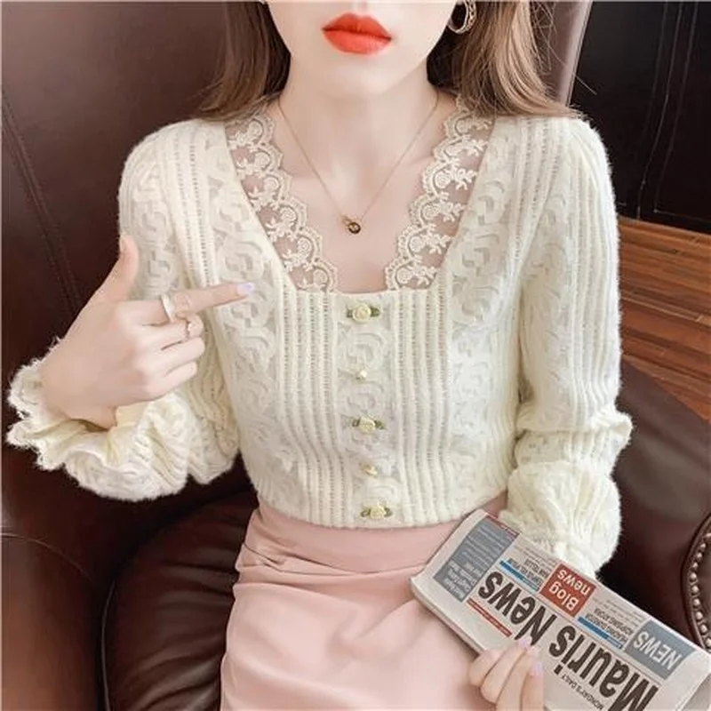 

2021 autumn new style pure desire wind v-neck lace shirt ladies design sense niche chic bubble long-sleeved top womens winter