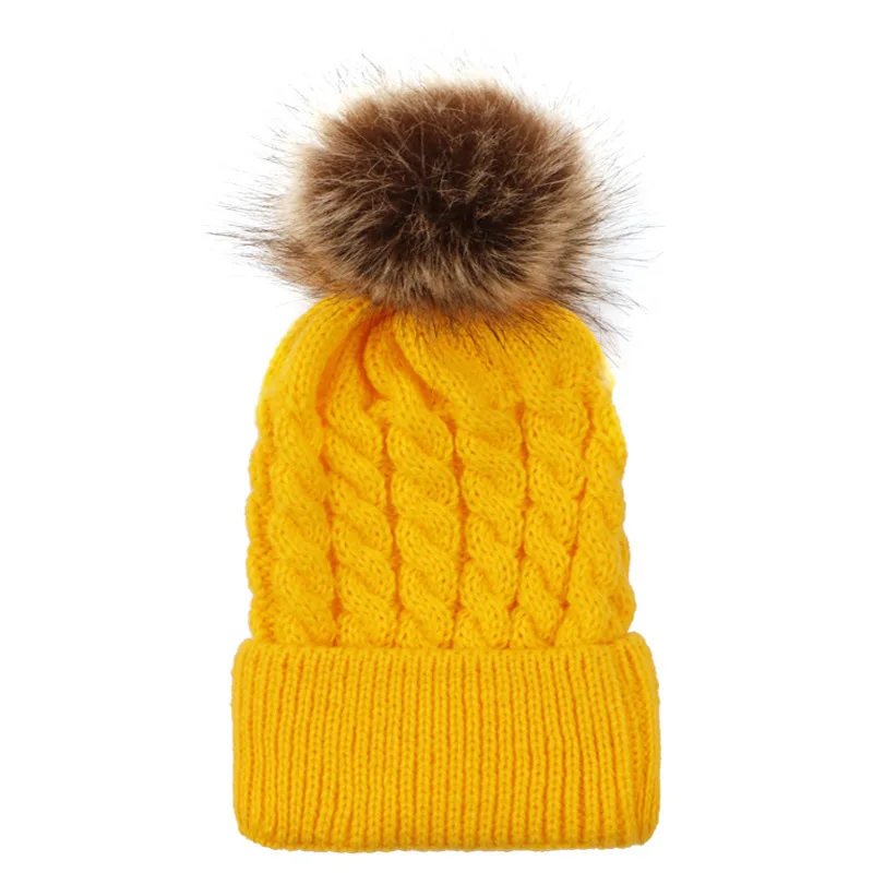 Baby yellow Семейные одинаковые шапочки Hairball Детские наряды с шапкой твист вязаные родитель-Детские шапочки младенец помпон мама ребенок вязание теплые шапки - Цвет: Baby yellow