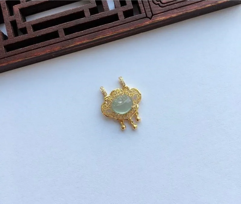 

Original new silver inlaid natural ice chalcedony lucky lock pendant necklace elegant charm creative retro female silver jewelry