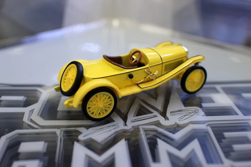 Новинка 1/43 редкий металлический литой Золотой винтажный автомобиль