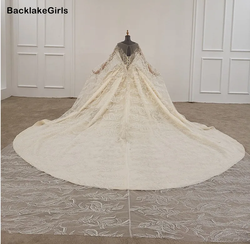 Длинное винтажное кружевное свадебное платье с королевским шлейфом и коротким