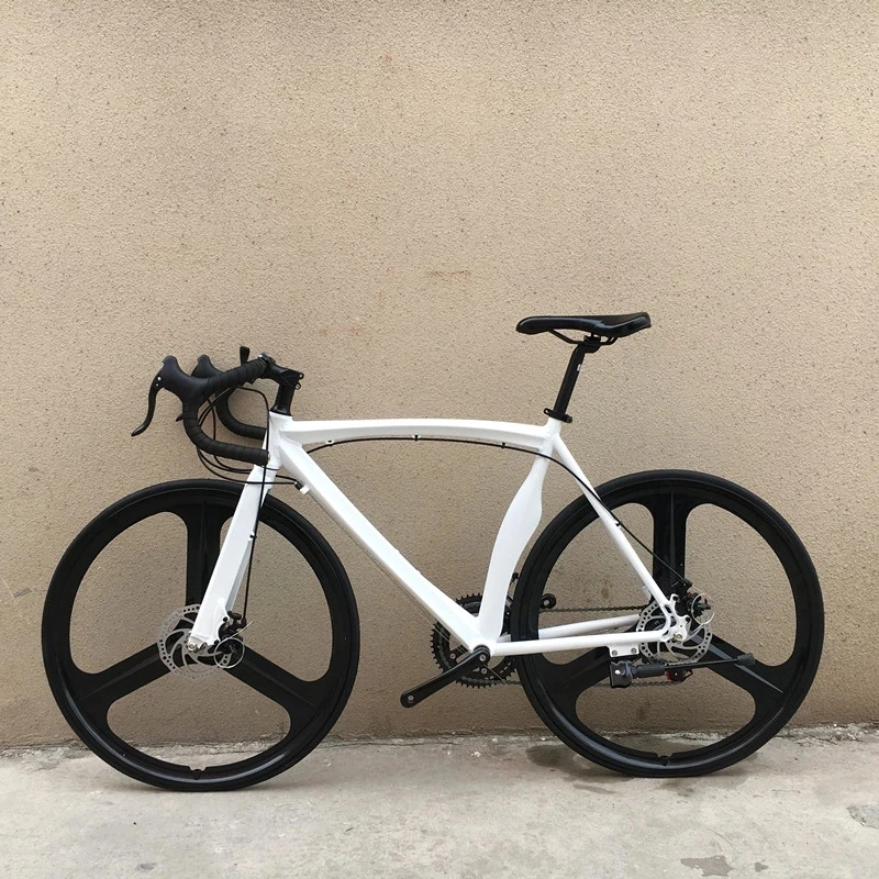 Шоссейный велосипед с рамой из алюминиевого сплава