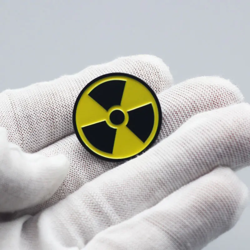 Декоративная заколка для рюкзака и джинсовой куртки с логотипом