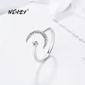 Женское кольцо из серебра 925 пробы с фианитом - фото
