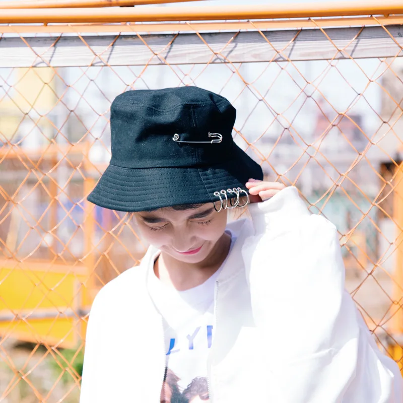 

Индивидуальная пятикольцевая шляпа в стиле панк Мужская Рыбацкая шляпа с железным кольцом раковина Женская весенне-летняя простая однотон...