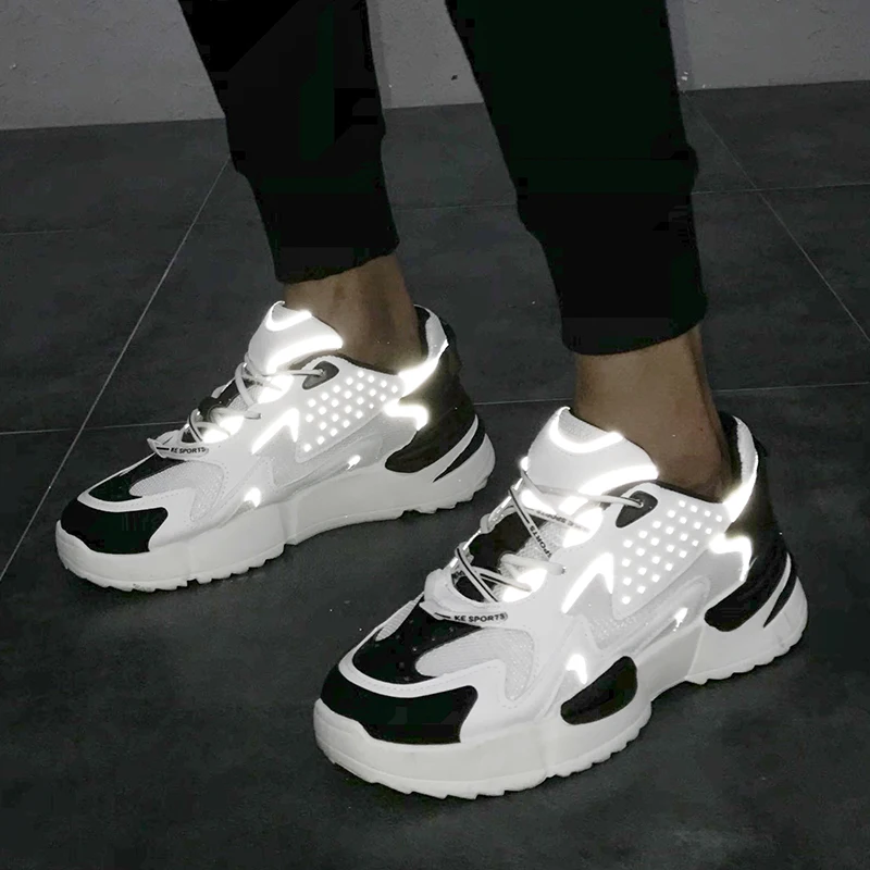 Мужские кроссовки BomKinta светящиеся с сеткой удобные для занятий спортом на