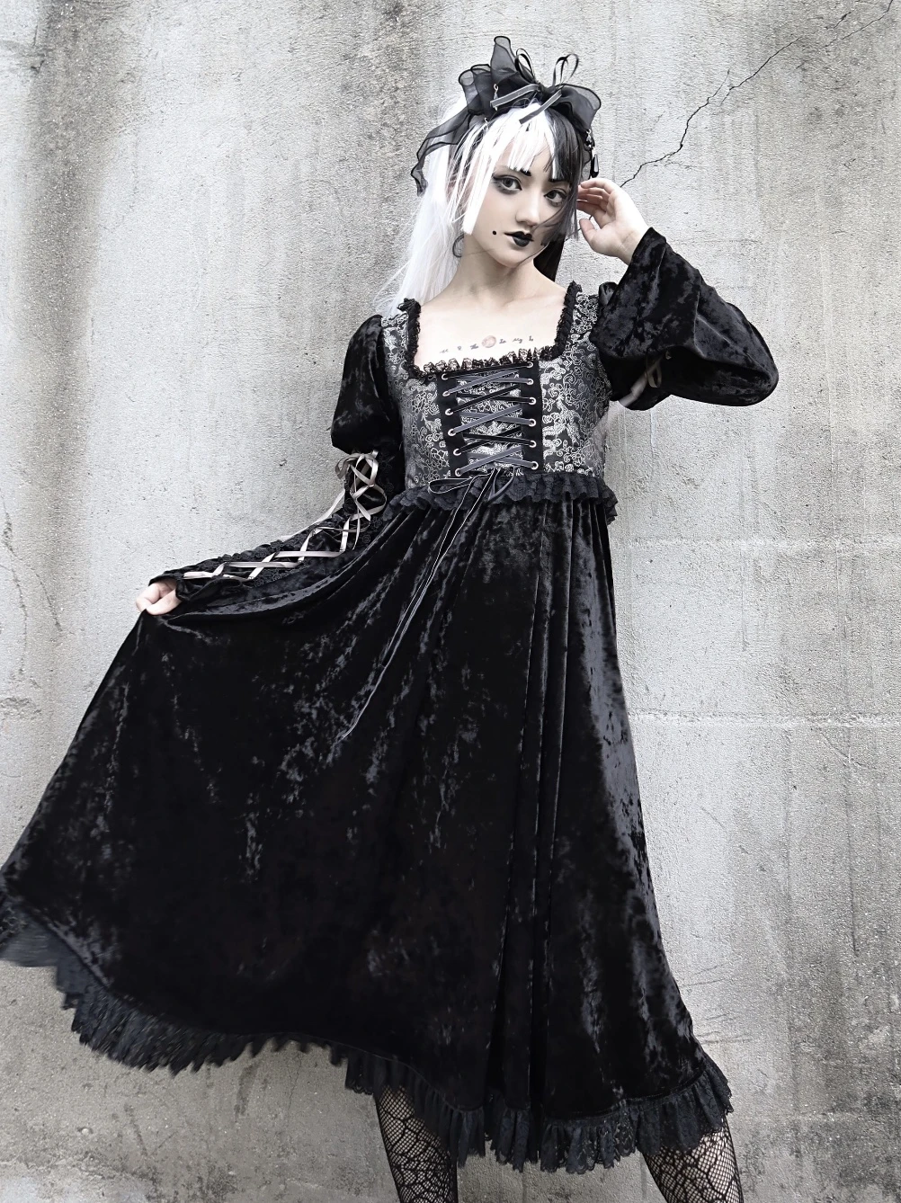 

Original Design Gothic Dragon Embroidery Velvet Autumn Dress Puff Sleeve Square collar Lace-up Mid Long Dress Black