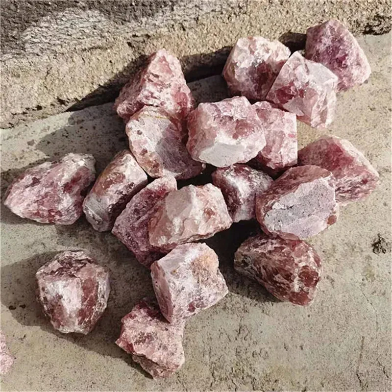 

Натуральный драгоценный камень, красная клубника, необработанные кристаллы, лечебные камни для фэн-шуй