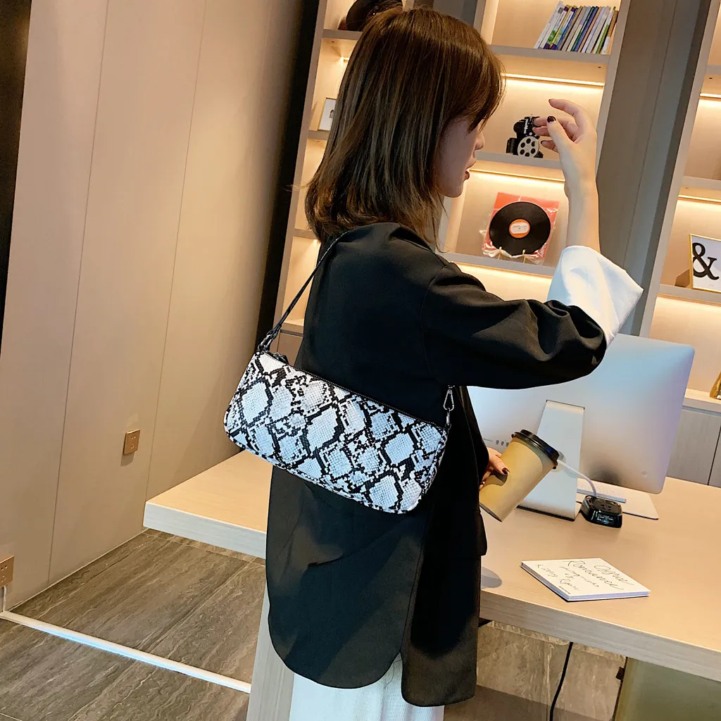 Женская сумка на плечо с застежкой липучкой в стиле ретро принтом змеиной кожи