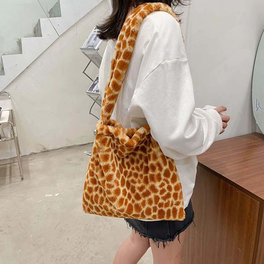 

Winter New Fashion Shoulder Bag Female Bag Plush Handbag Messenger Bag Soft Warm Fur Bag Crossbody Bag Women 2020
