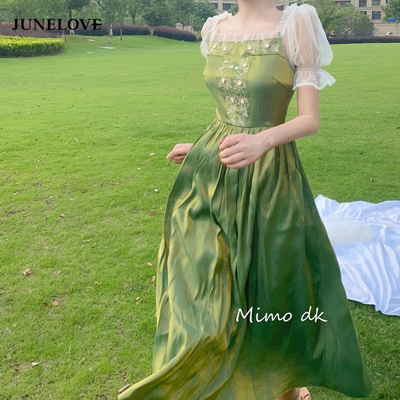 Женское кружевное платье миди элегантное праздничное зеленого цвета с коротким