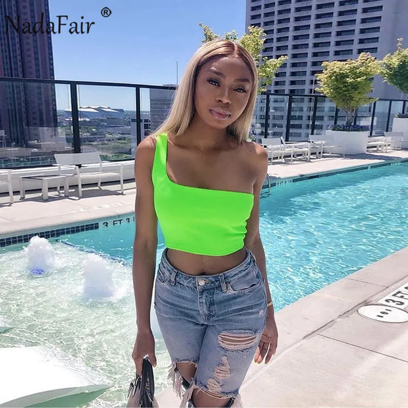 Nadafair на одно плечо летние Майки женские без рукавов обёрточная бумага повседневные сексуальные короткие топы белый черный