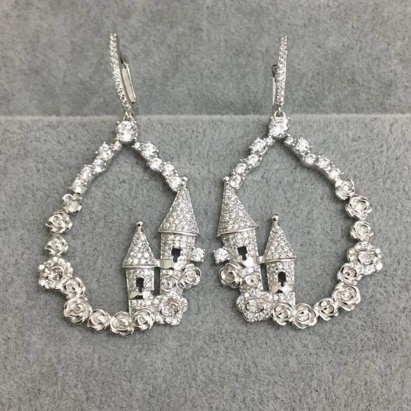 

High-quality S925 silver inlaid with shiny AAAAA zircon, exquisite castle earrings, elegant personality and new May jewelry