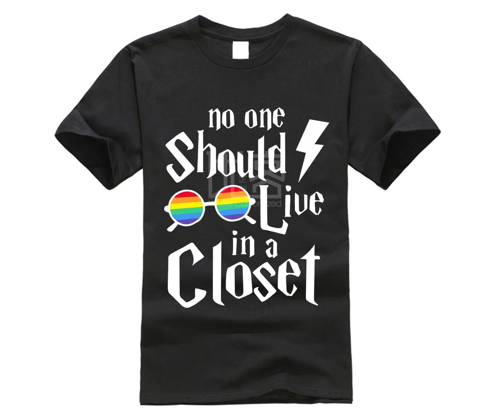 Никто не должен жить в шкафу футболка самая популярная мире | Мужская одежда