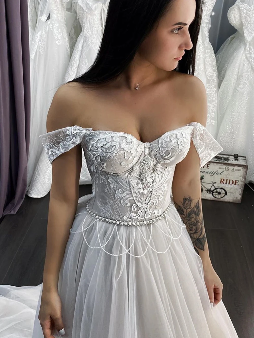 

Sliver Tulle Beach Wedding Dress Custom Made Off The Shoulder Lace Pearls Beading Bridal Gowns Sweetheart Vestidos De Novia 2021