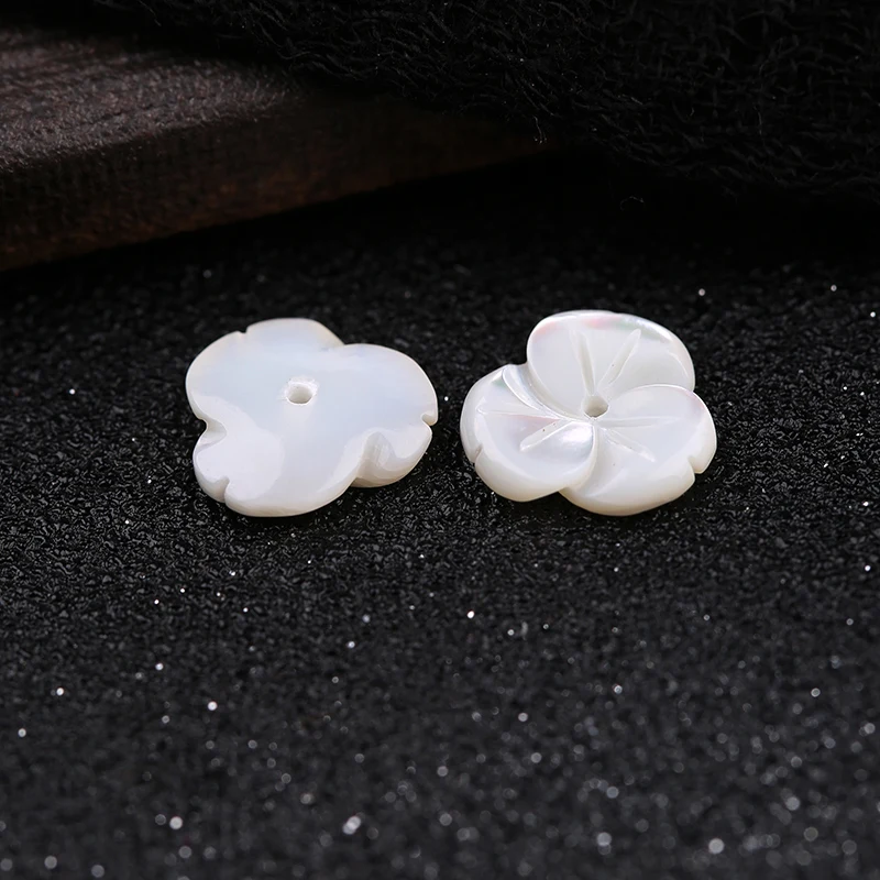 Бусина из натуральной морской ракушки с тремя лепестками 1 шт. 10 х10 мм гладкая 3D