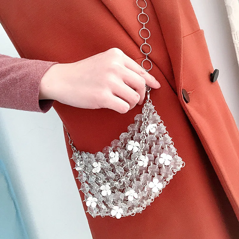 Прозрачная женская сумка с бусинами и кристаллами открытая круглая на цепочке