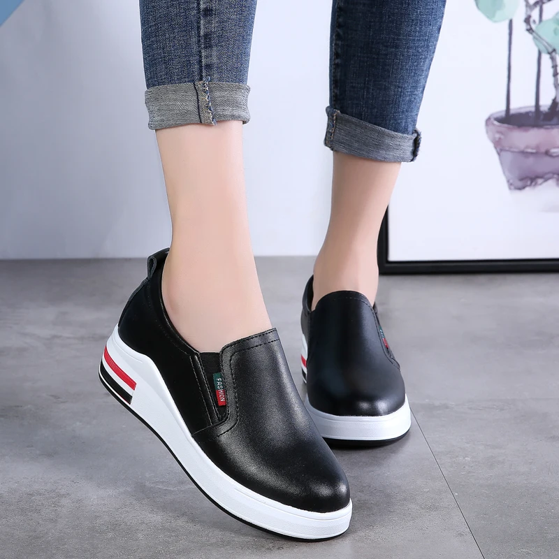 Маленькие белые туфли на толстой подошве Женская осенне зимняя новая