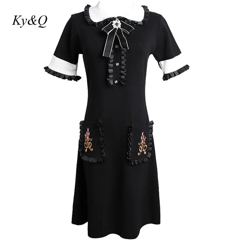 Женское трикотажное платье длинное приталенное с цветочной вышивкой отворотом и