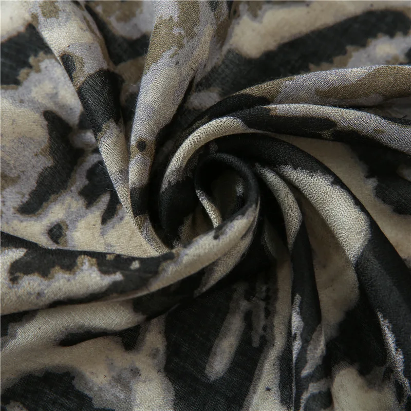 

2020 Autumn Winter Sexy Leopard Striped Fringes Viscose Shawl Scarf Women High Quality Neckerchief Foulards Muslim Hijab Sjaal
