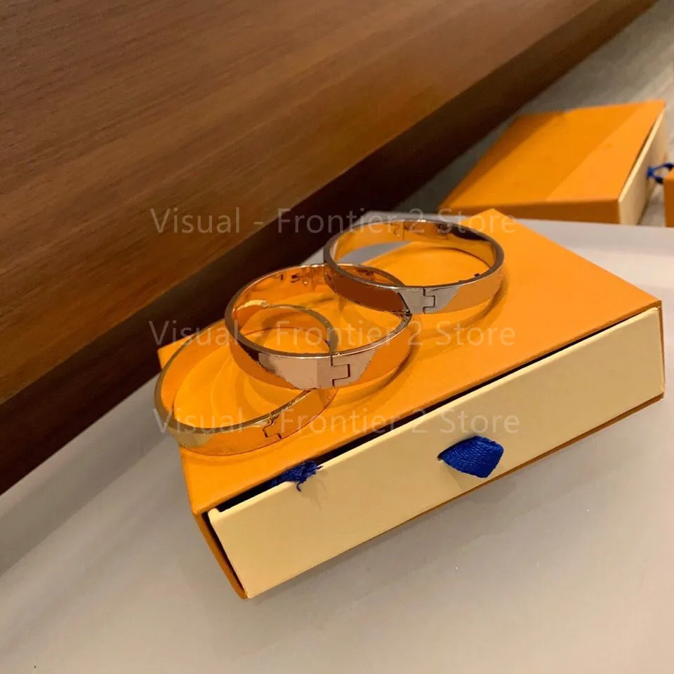 Роскошный металлический браслет с четырьмя листьями клевера резной со старыми