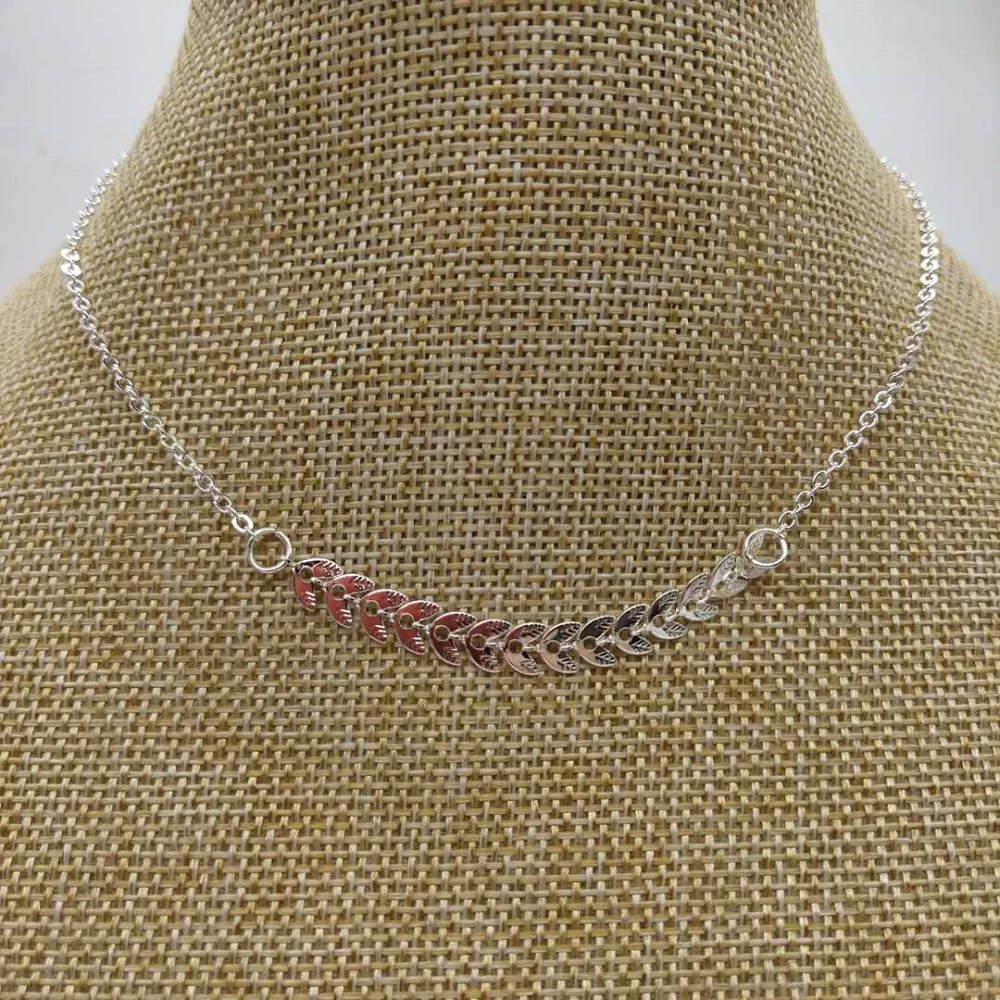 Ожерелье-чокер с маленькими листьями и цепочкой в форме монет расширенная