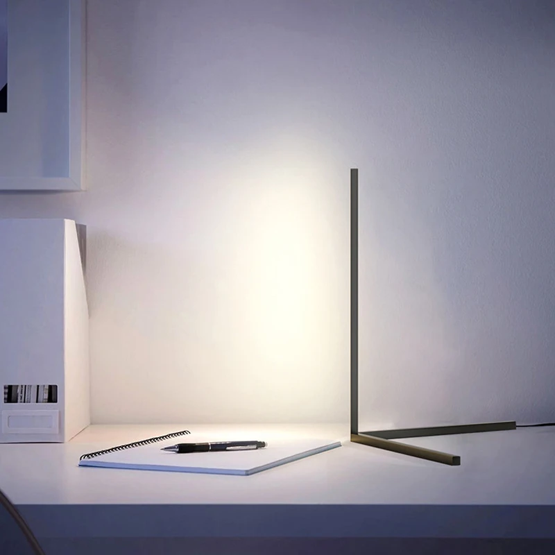 Светодиодная угловая Напольная Лампа 140 см с пультом ДУ |