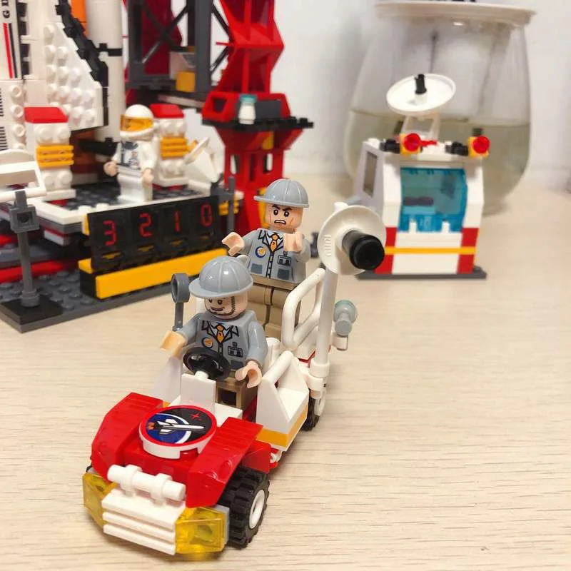 679 шт. Детский конструктор космический порт|Блочные конструкторы| |