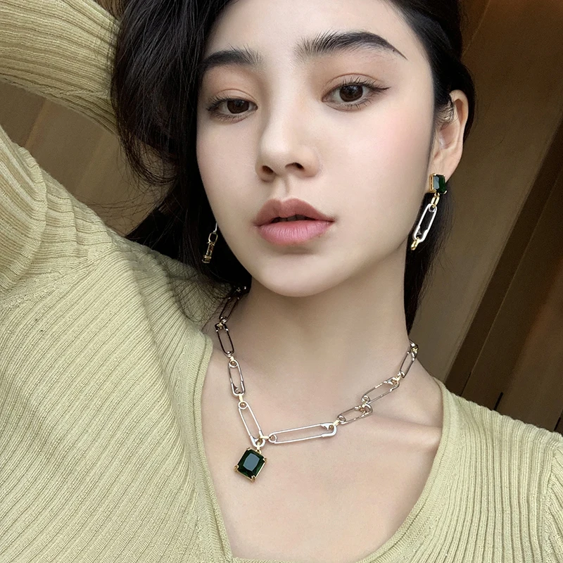 

French Niche Design Drop Necklace Retro Big Water Drop Zircon Peach Heart Pin Asymmetrical Personal Jewelry 2021 New Trend