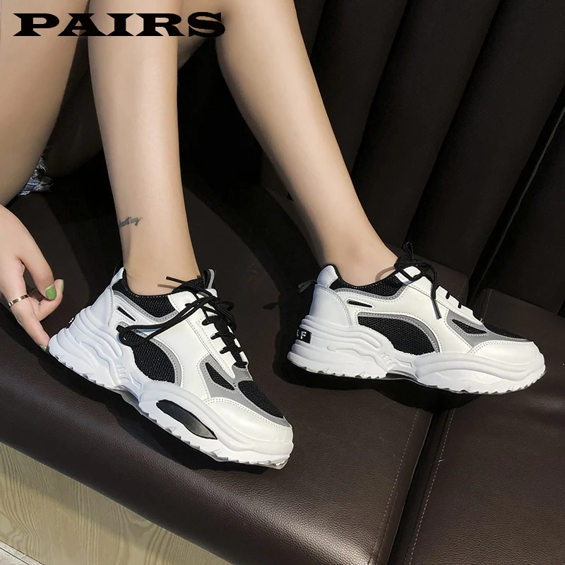Женские спортивные кроссовки на высокой платформе черные и белые повседневные