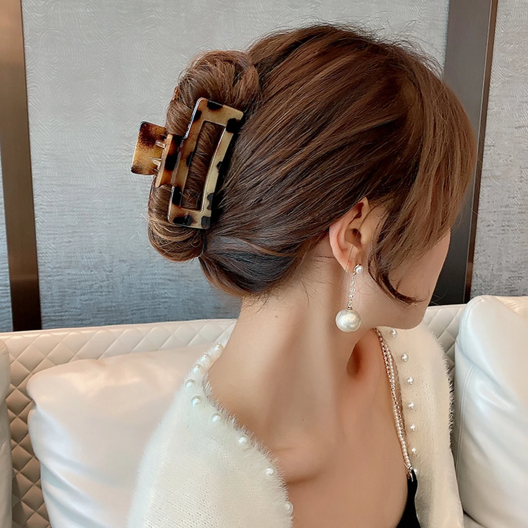 

2PCS Leopard Hair Claw Clips Plastic Fashion Hair Jaw Clips Hair Clamps Headwear for Women Girl Washing Tool Accessories