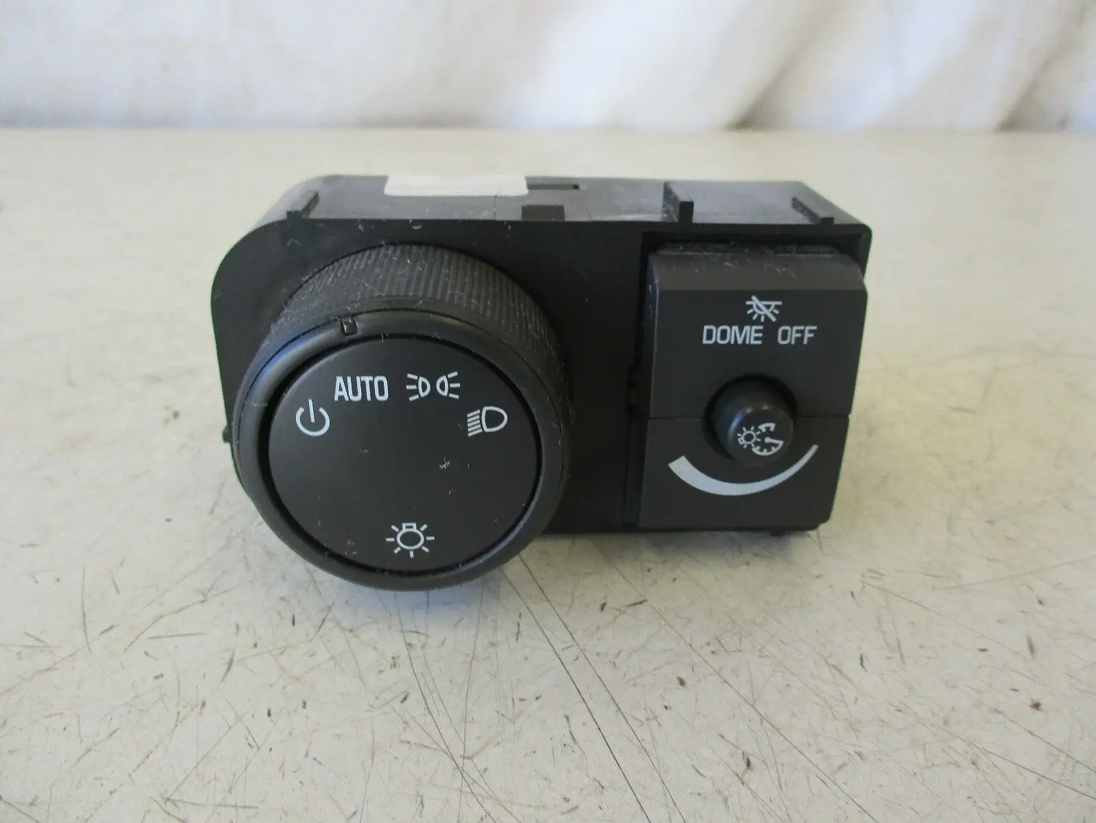 

Headlight and Interior Dome Light Control Switch Cluster New 25858708 for GMC Chevy