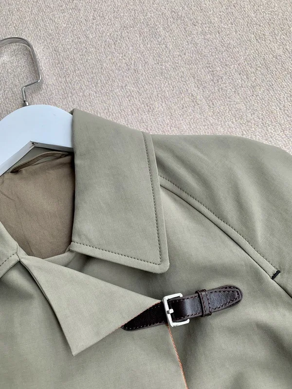 Яркая Классическая ветровка с изысканной текстурой из воловьей кожи Однотонный