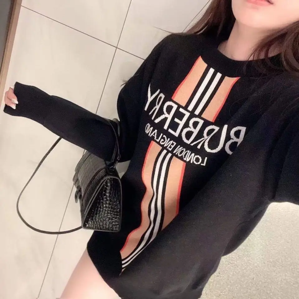

Letter stitching color contrast loose age reducing medium length sweater