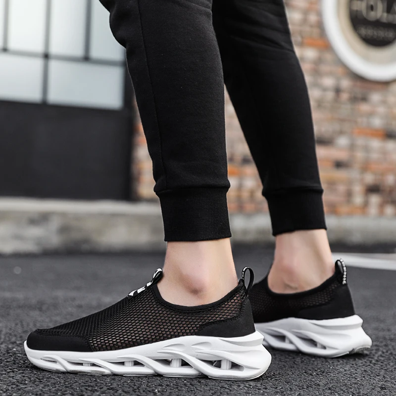 

High Quality Classic Men's Running Shoes Summer Breathable Hollow Casual Men's Mesh Shoes Blade Slip-on Cushioning Men Sneakers