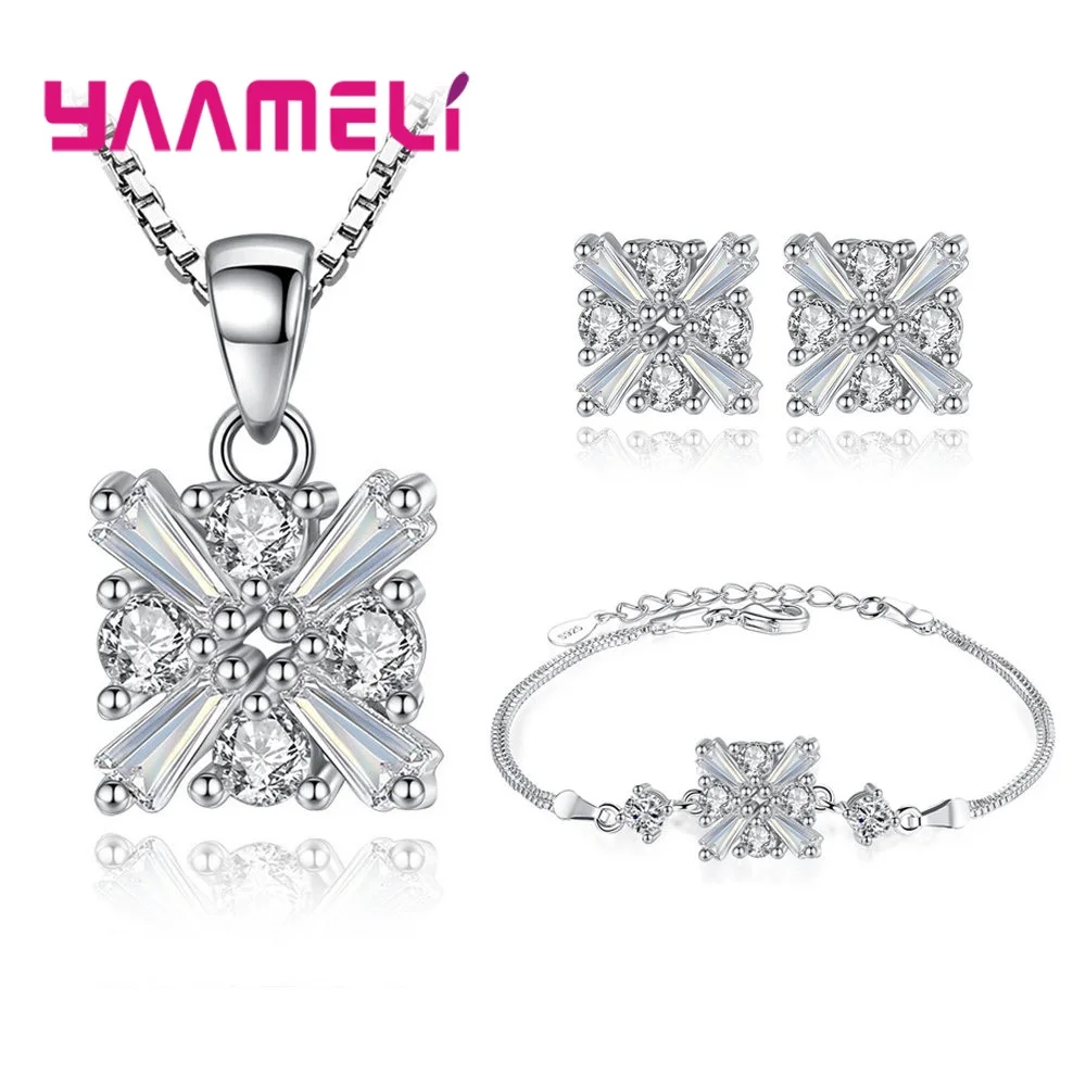 Комплект ювелирных изделий из серебра 925 пробы с кристаллами и снежинками |