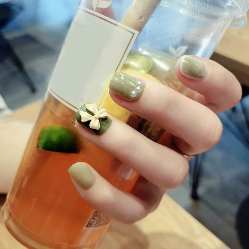 

Накладные ногти, зеленые, короткие, с жемчужинами и бабочками, наклейки для ногтей, готовые носимые, 24 шт., искусственные ногти с клеем TN