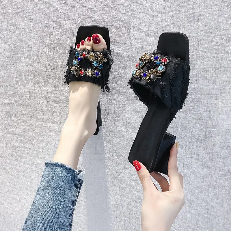 

Women's net celebrity explosive slippers 2020 summer new crystal bright diamond feather edge thick middle heel all-match