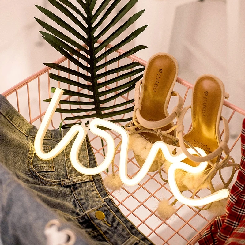 Девушка комната расположение девушка сердце спальня планшетом звезда свет сетка