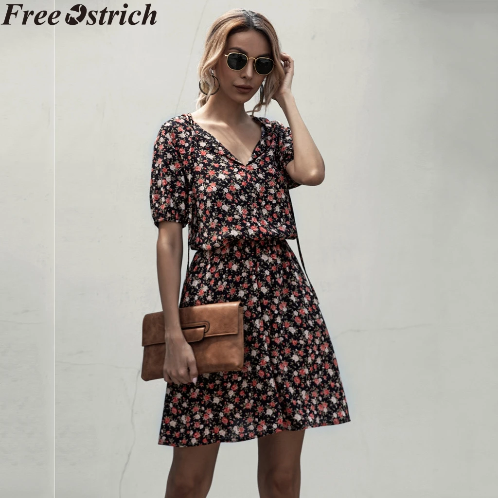 Женское платье с высокой талией офисное коротким рукавом и цветочным принтом