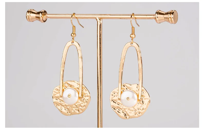 Серьги-гвоздики с металлической кисточкой и жемчугом | Украшения аксессуары