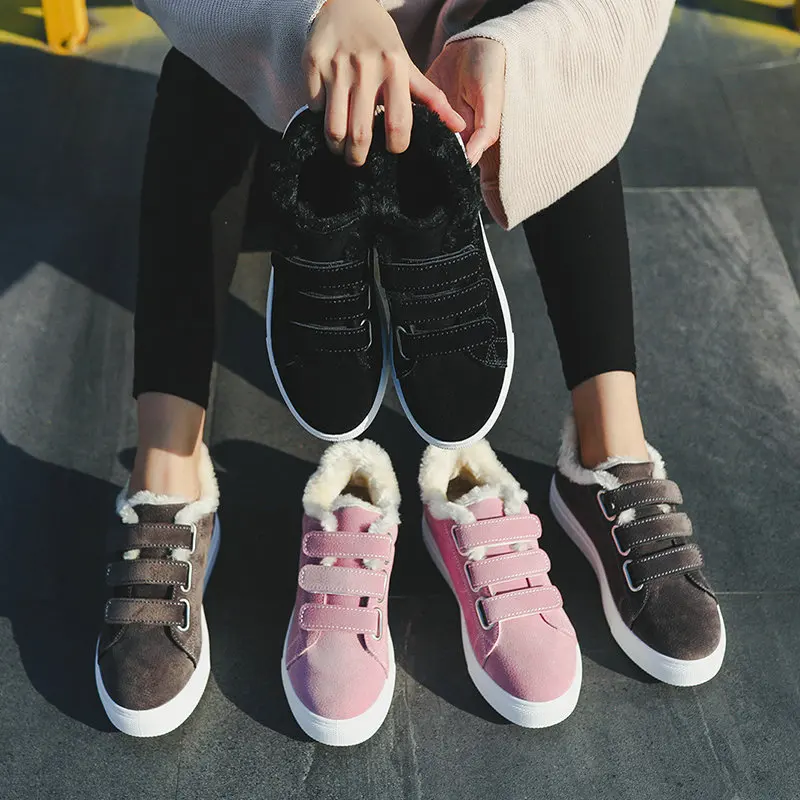 Женская обувь на плоской подошве зимние розовые теплые кроссовки с меховой