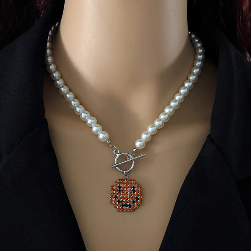 

2021 New Crystal Smiley Face Pendant Necklace for Women Simulated Pearl Beaded Chain Toggle Clasp Hip Hop Party Jewelry