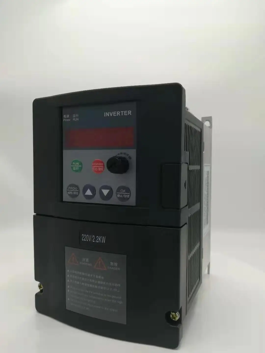 Инвертор VFD ZW-S2B последовательный 220 кВт/кВт однофазный в вход и трехфазный двигатель с кабелем 2 м и наружной панелью CT1