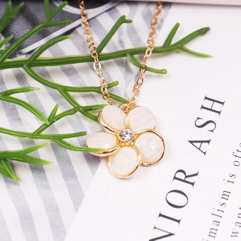 

1 Pcs/Lot Bohemian Fashion Five petals Pendant Necklace for Women Jewelry