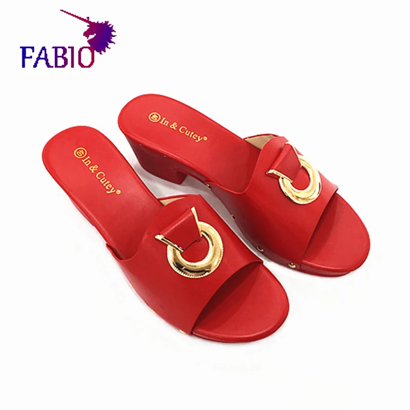 Обувь с металлическими кнопками женские летние тапочки повседневная женская