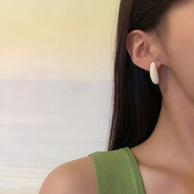

CH-613 Fashion net red long oval earrings personality retro wind dripping oil earrings Japan and South Korea beautiful earrings