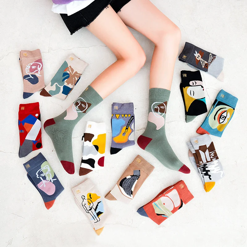 

Модные цветные женские носки с граффити ins, забавные хлопковые носки для женщин, новинка, подарок с героями мультфильмов на весну, осень и зи...